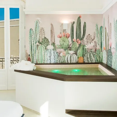 Monsignore Luxury בית הארחה מונופולי